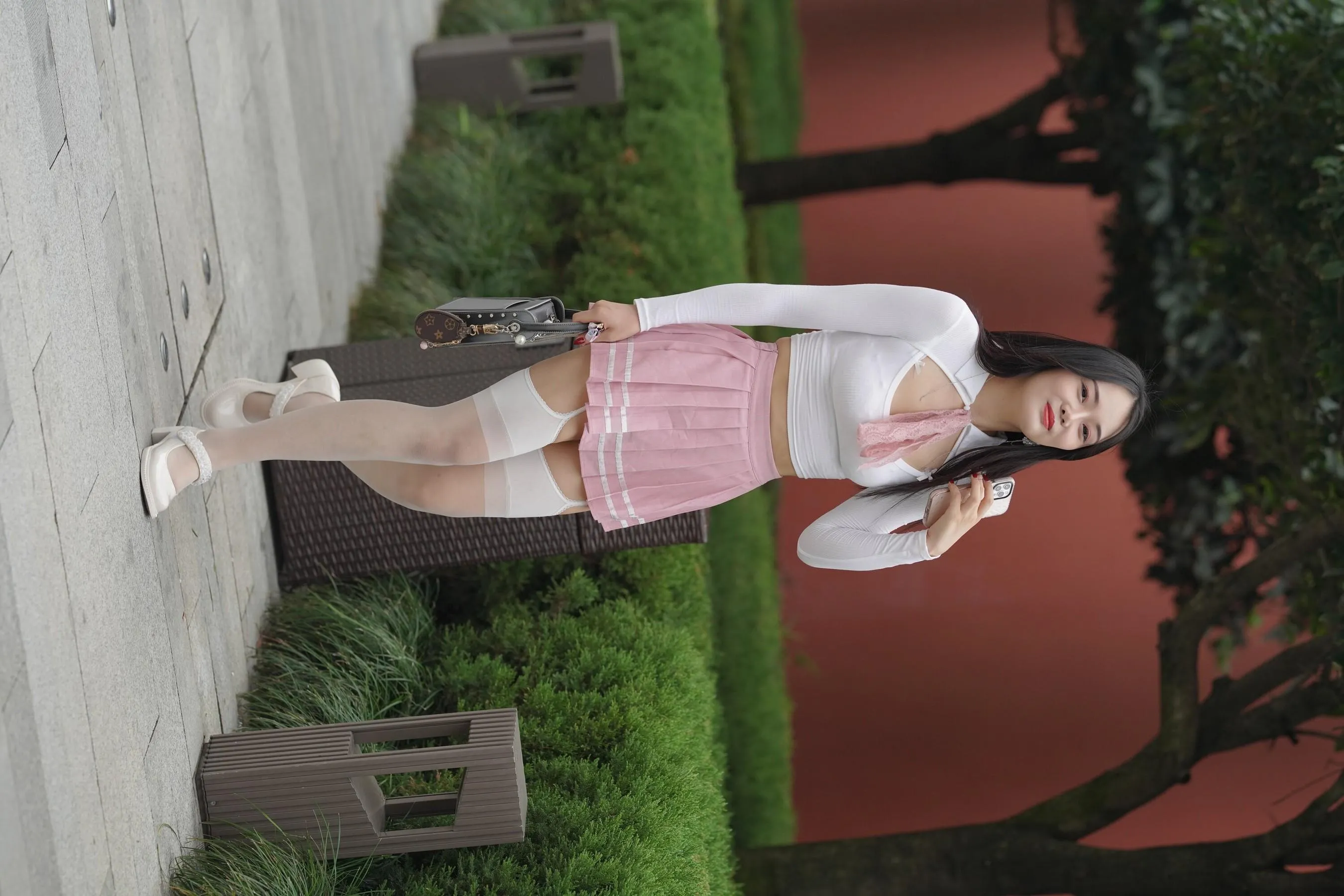 魔镜街拍 NO.161 街拍白丝吊带袜美女 [109P]插图1
